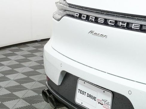 Certified 2019 Porsche Macan image 38