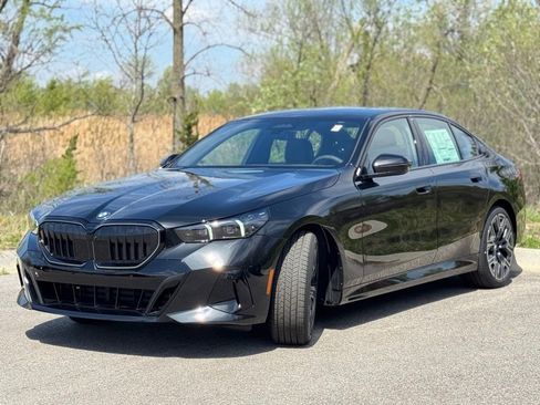 New 2026 BMW 540i xDrive w/ M Sport Package AWD/4WD image 3