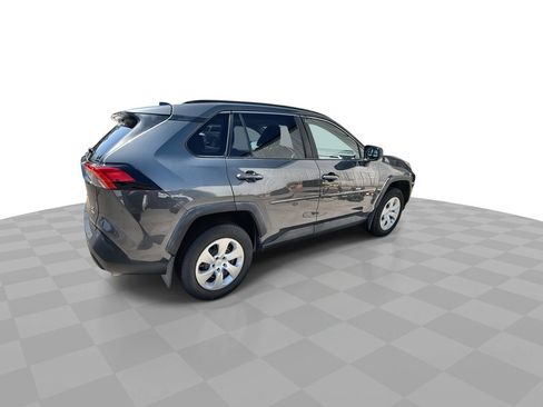 Used 2021 Toyota RAV4 LE image 8