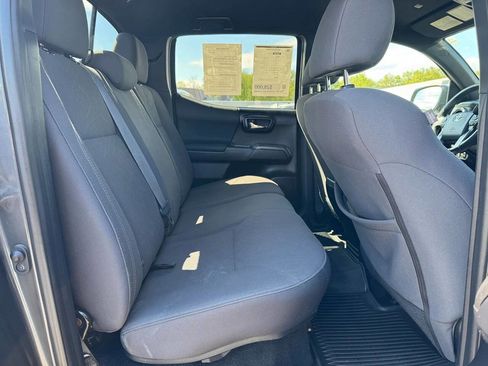Used 2019 Toyota Tacoma TRD Off-Road w/ Four Season Floor Mat Package AWD/4WD image 14