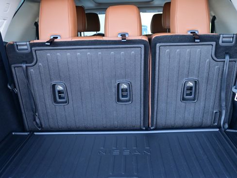 New 2025 Nissan Pathfinder Platinum image 13