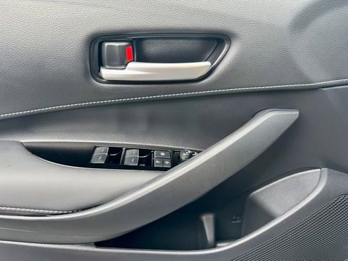Used 2022 Toyota Corolla SE w/ SE Preferred Package FWD image 14