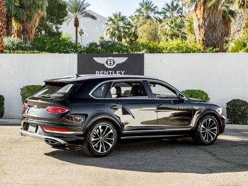 Used 2024 Bentley Bentayga Extended Wheelbase image 9
