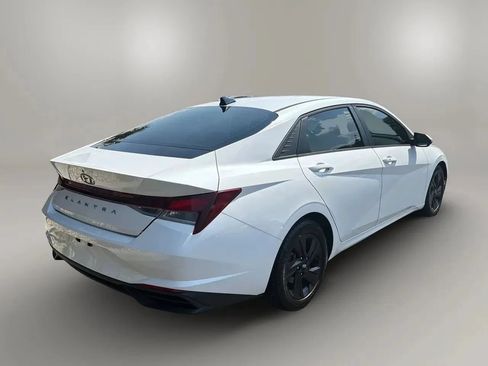 Used 2021 Hyundai Elantra SEL w/ Convenience Package FWD image 5