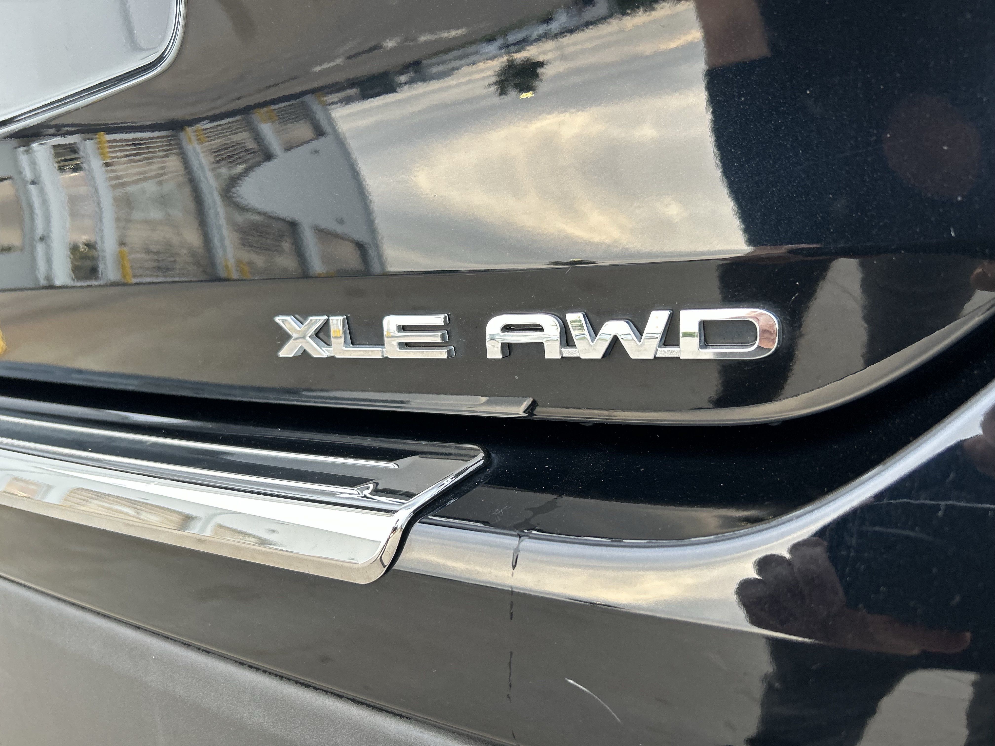 Used 2022 Toyota Highlander XLE AWD/4WD image 10