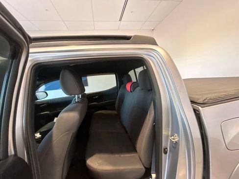 Used 2017 Toyota Tacoma TRD Sport w/ Tow Package (A/T) AWD/4WD image 13