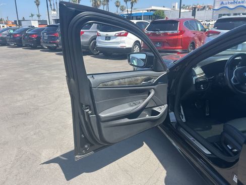 Used 2022 BMW 530e w/ M Sport Package image 20