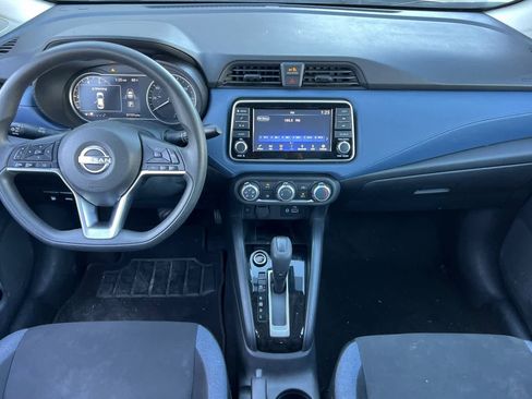 Used 2023 Nissan Versa SV image 4