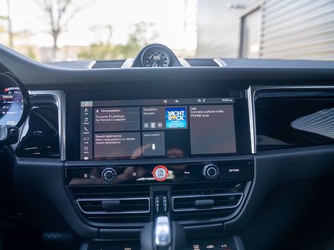Certified 2026 Porsche Macan AWD/4WD image 13