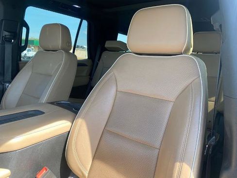 Used 2021 Chevrolet Tahoe Premier w/ Premium Package AWD/4WD image 11