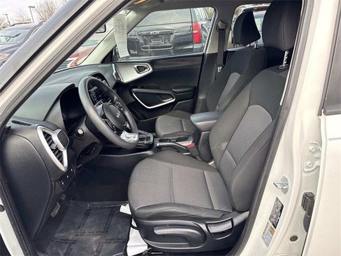 Used 2022 Kia Soul LX image 14