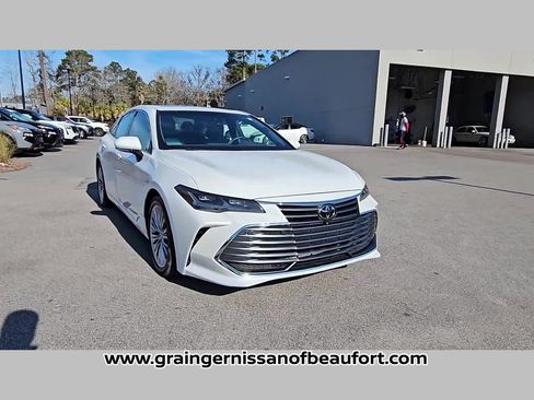 Used 2020 Toyota Avalon Limited image 18