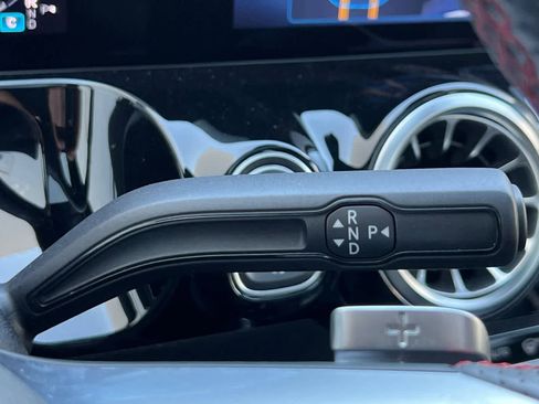 Used 2025 Mercedes-Benz GLA 250 4MATIC image 23