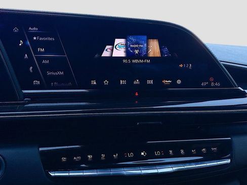 Used 2022 Cadillac Escalade Premium Luxury image 34