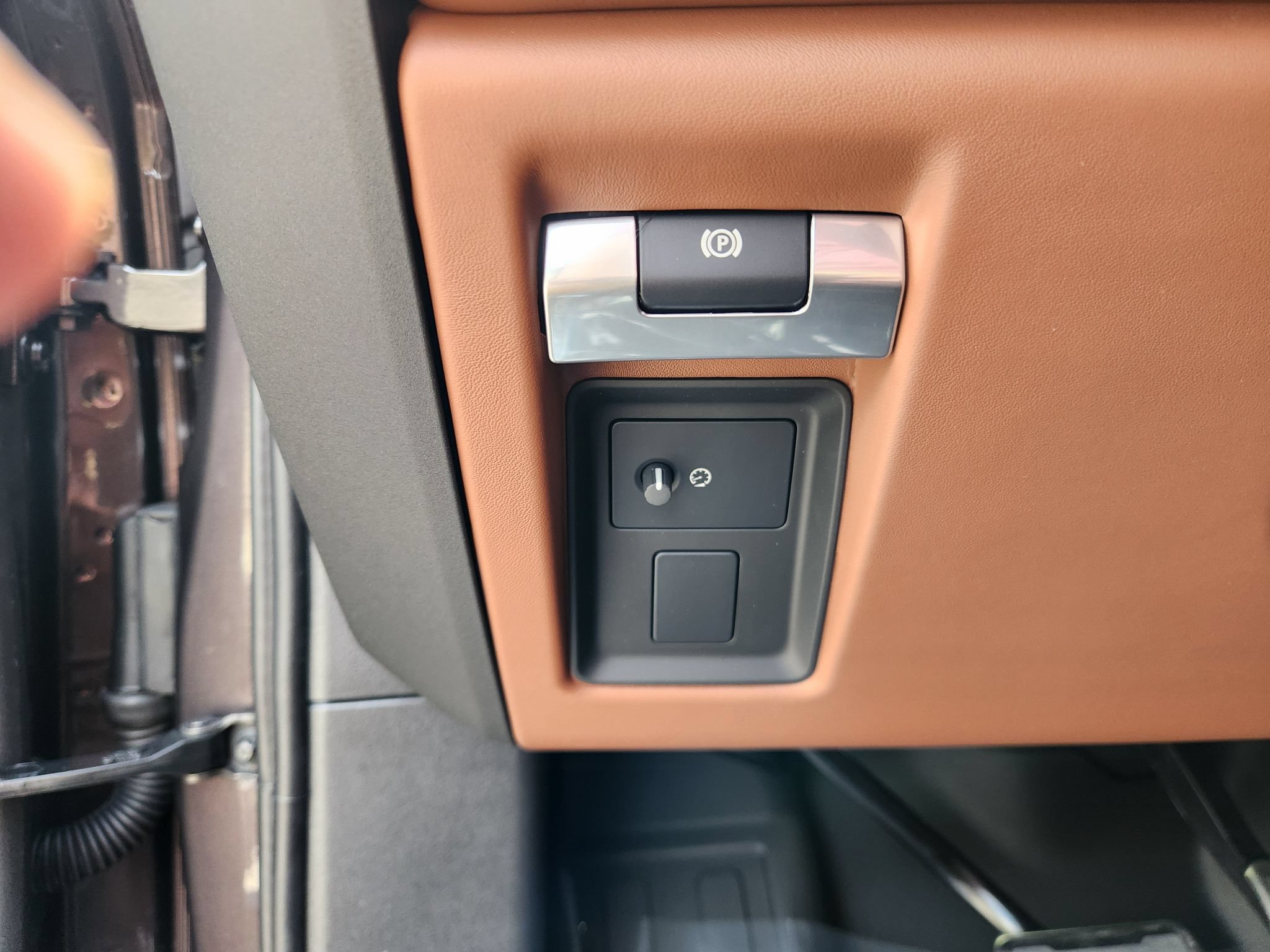 New 2026 Land Rover Defender 110 AWD/4WD image 19