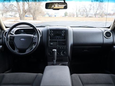 Used 2010 Ford Explorer Sport Trac XLT image 16