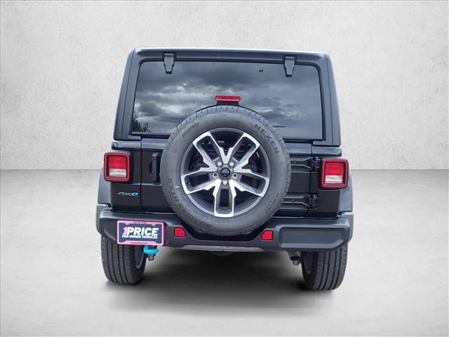 Used 2024 Jeep Wrangler Unlimited AWD/4WD image 3