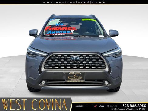 Used 2023 Toyota Corolla Cross XLE w/ Convenience Package FWD image 2