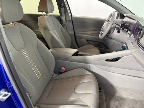 Used 2025 Hyundai Elantra SEL image 31