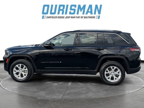 Used 2023 Jeep Grand Cherokee Limited w/ Luxury Tech Group II image 3