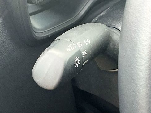 Used 2025 Toyota Corolla Cross LE image 10