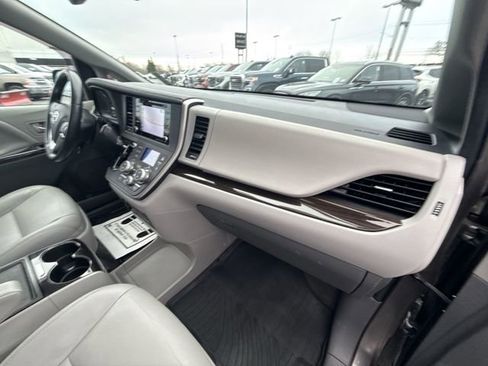 Used 2020 Toyota Sienna XLE Premium image 29