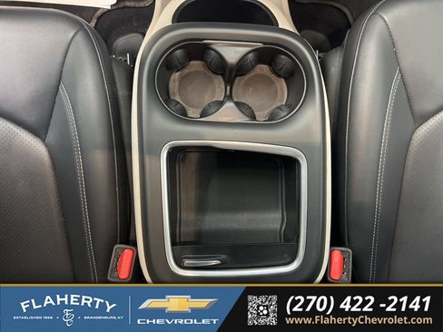 Used 2024 Chrysler Pacifica Touring-L FWD image 28