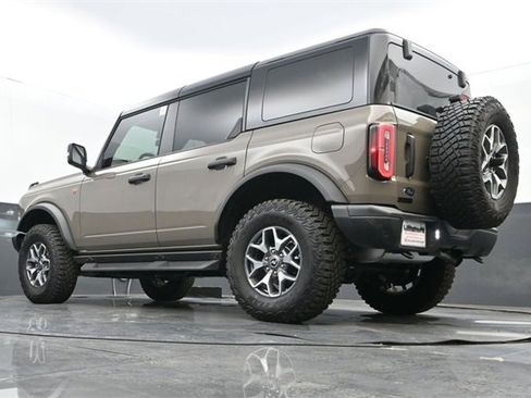 Used 2025 Ford Bronco Badlands image 24