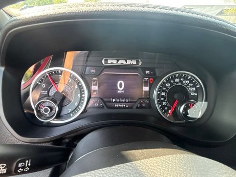 Used 2024 RAM 1500 Laramie AWD/4WD image 4