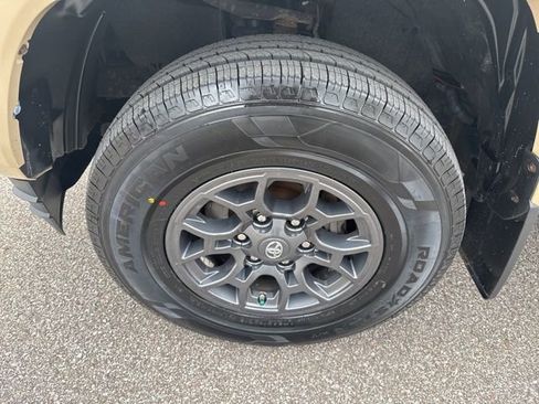 Used 2018 Toyota Tacoma SR5 image 12