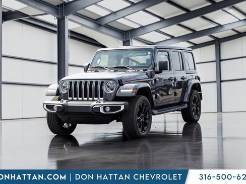 Used 2022 Jeep Wrangler Unlimited Sahara w/ Cold Weather Group AWD/4WD image 21