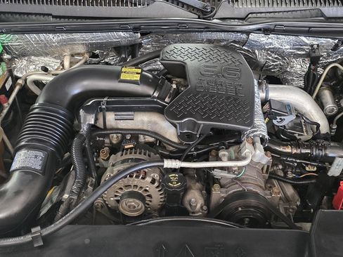 Used 2005 Chevrolet Silverado 3500 LT w/ Heavy-Duty Power Package AWD/4WD image 10