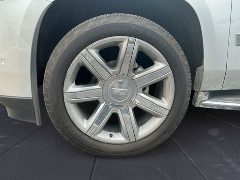 Used 2017 Cadillac Escalade Premium Luxury RWD image 14