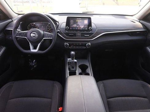 Used 2025 Nissan Altima 2.5 SV image 19