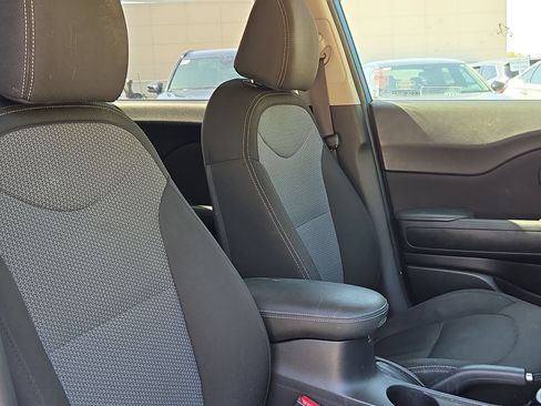 Used 2018 Kia Soul + FWD image 29
