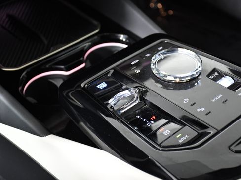 Used 2025 BMW i5 eDrive40i w/ Executive Package image 16