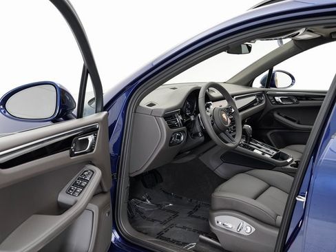 New 2025 Porsche Macan image 7