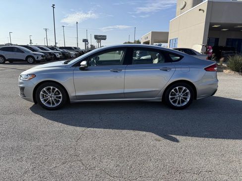 Used 2020 Ford Fusion SE image 2