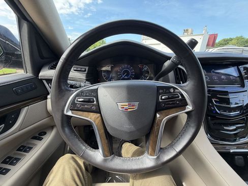 Used 2020 Cadillac Escalade ESV Luxury AWD/4WD image 15