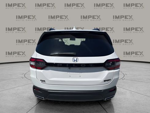 Used 2025 Honda Pilot Sport image 3