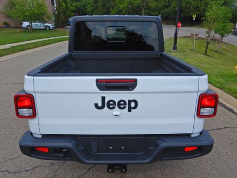 Used 2022 Jeep Gladiator Sport AWD/4WD image 8