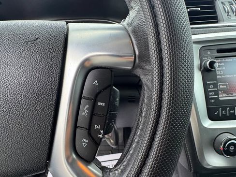 Used 2015 GMC Acadia SLE image 11