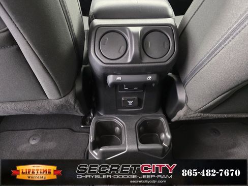 Used 2023 Jeep Wrangler Sahara image 27