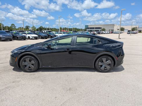 Used 2026 Toyota Prius LE FWD image 7