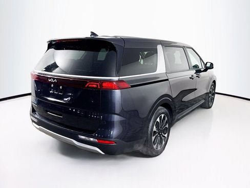 Used 2024 Kia Carnival EX FWD image 5