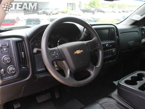 Used 2018 Chevrolet Silverado 1500 Custom w/ Custom Convenience Package AWD/4WD image 12
