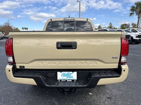 Used 2016 Toyota Tacoma TRD Off-Road image 5