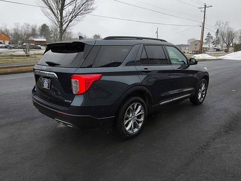 Used 2023 Ford Explorer XLT w/ Equipment Group 202A image 8
