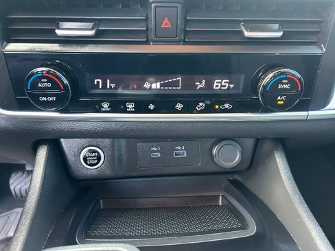 Used 2023 Nissan Rogue SV FWD image 22