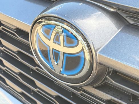 Used 2020 Toyota RAV4 XLE w/ Convenience Package AWD/4WD image 15